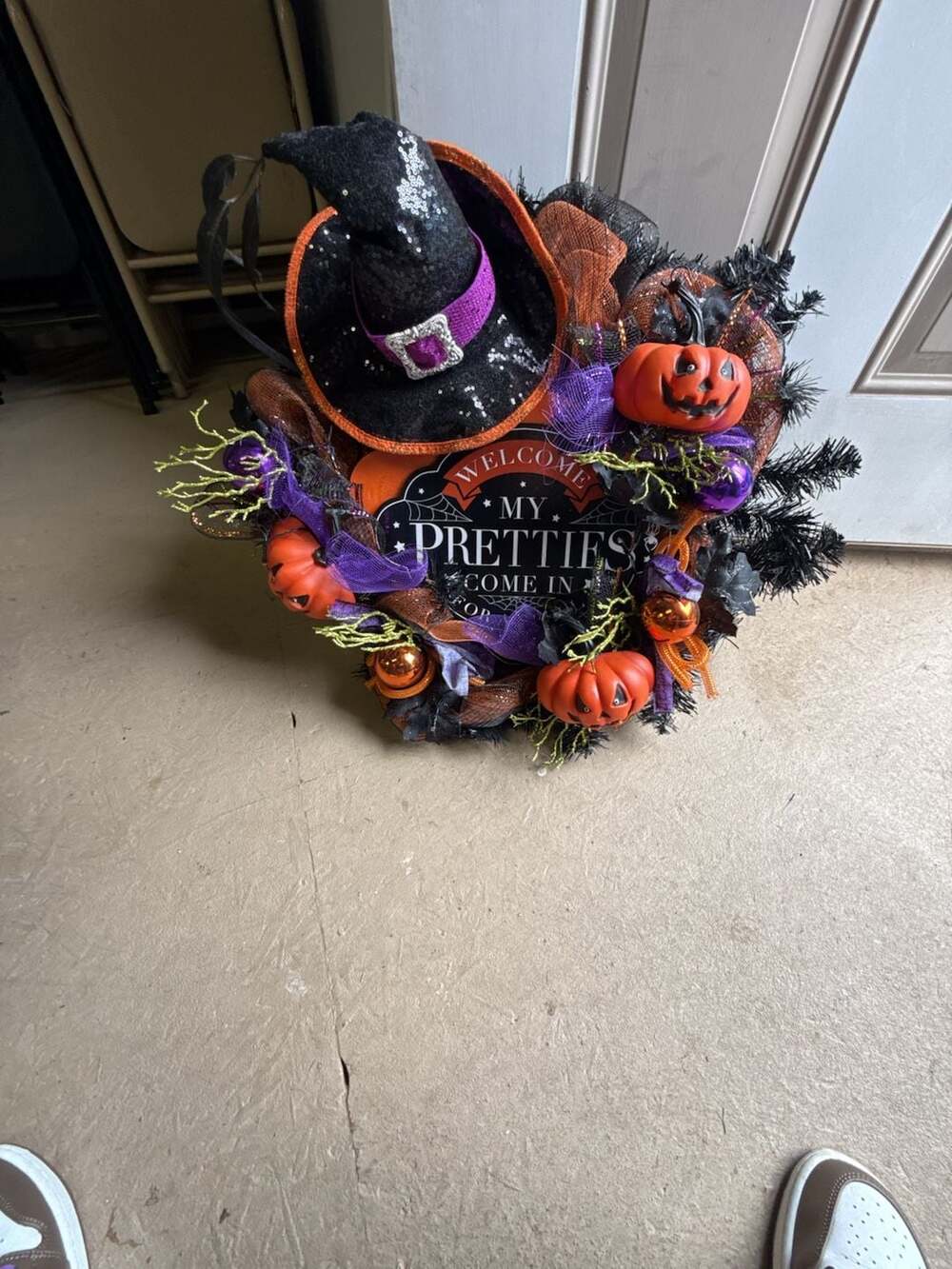 Halloween Witch Door Wreath Welcome My Pretties Pumpkins